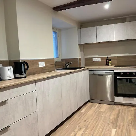 La Petite Maison De La Place Дом отдыха *
