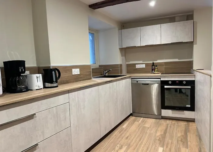 La Petite Maison De La Place Дом отдыха *