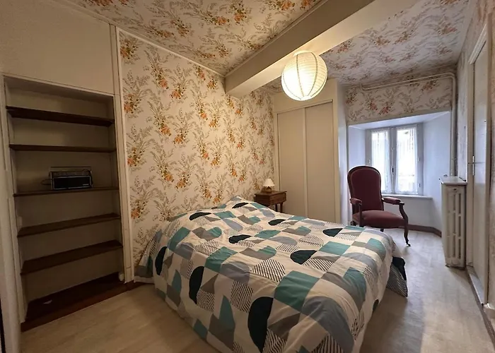 La Petite Maison De La Place Мюра